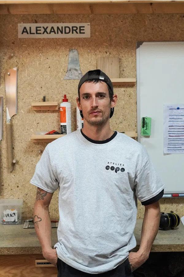 menuisier dans atelier de menuiserie à Bordeaux