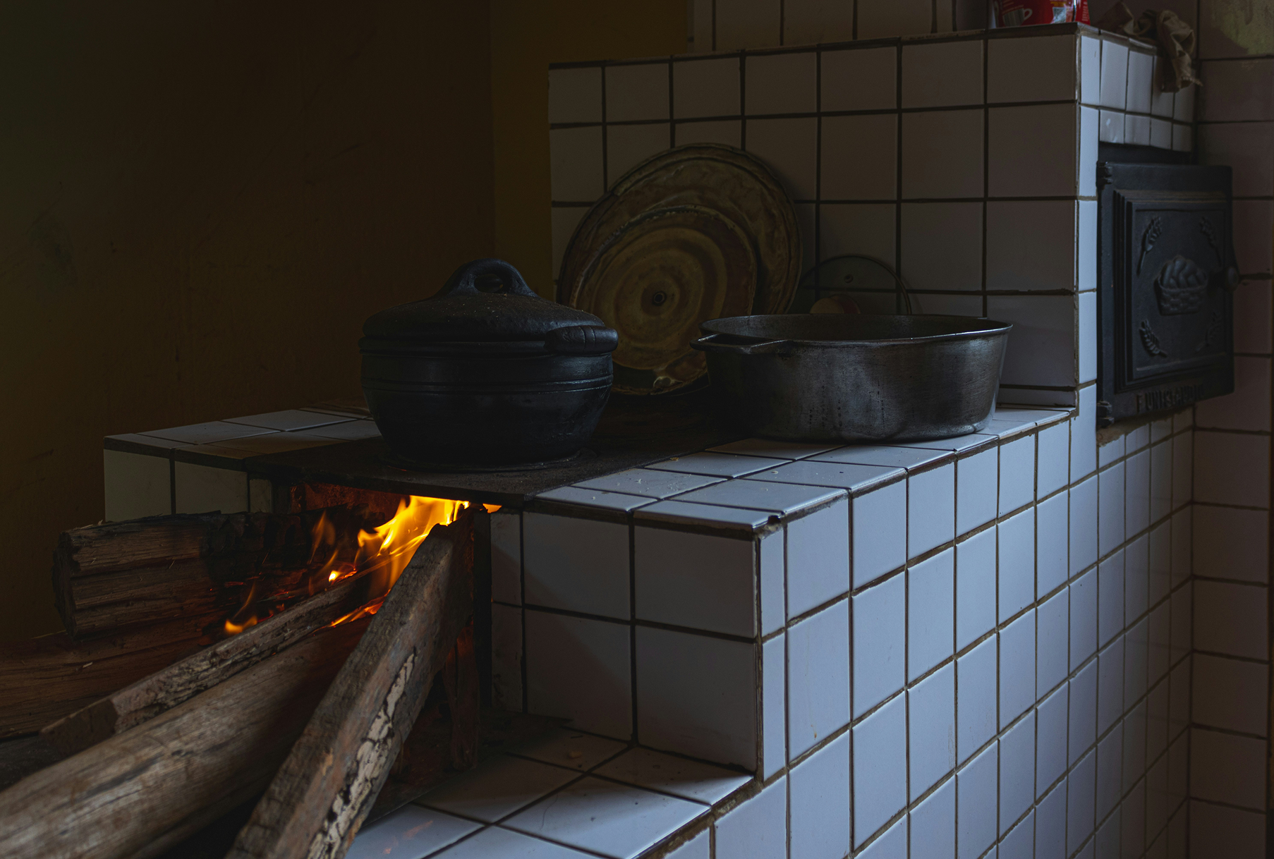 Professional Tile & Grout Cleaning vs. Mopping: What’s the Difference?