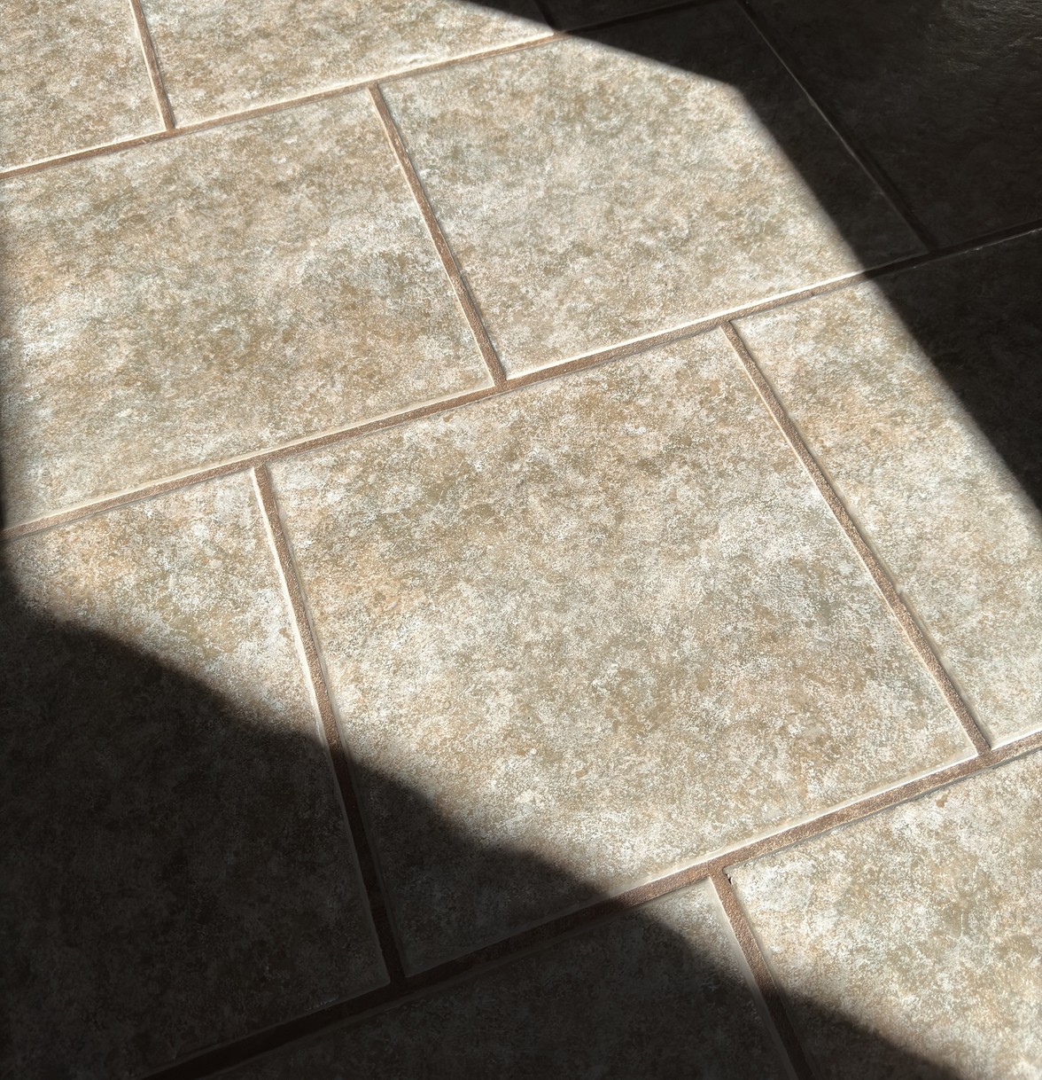 Kitchen Tile & Grout Cleaning in Ottawa: What Works