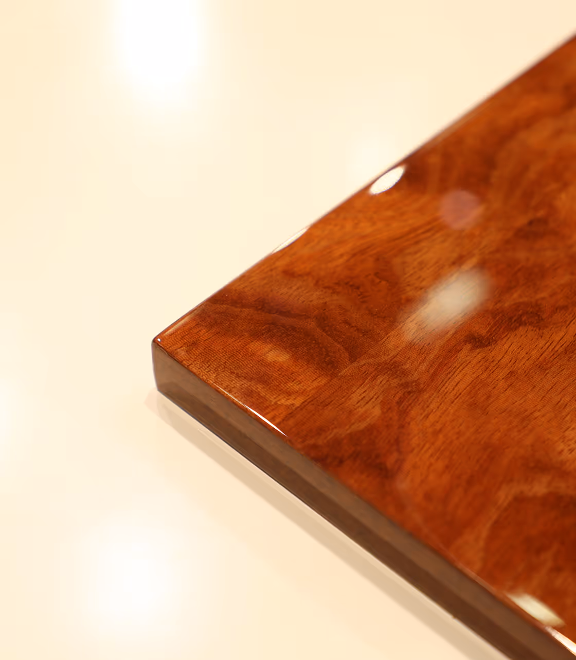 Veneer/Solid Wood transparent closed-pored finish