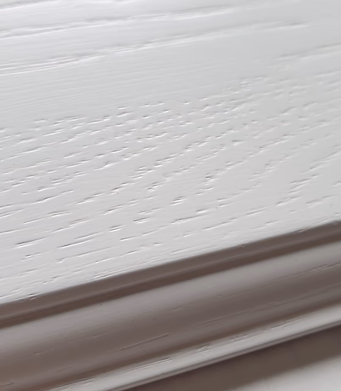 Veneer/Solid Wood pigmented open-pored finish