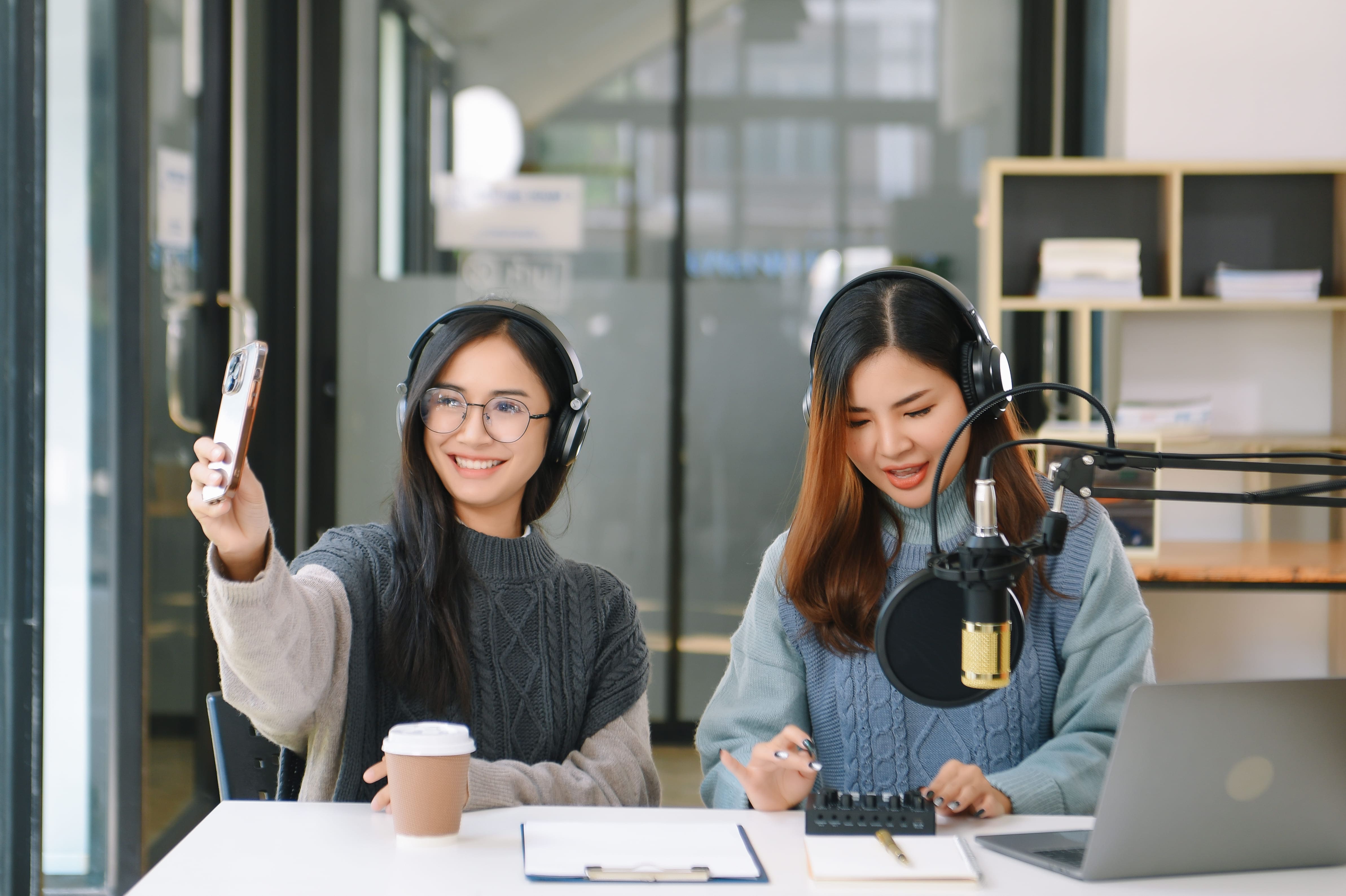 Influencer Tech Reviews in the Philippines: How Local Voices Drive Adoption