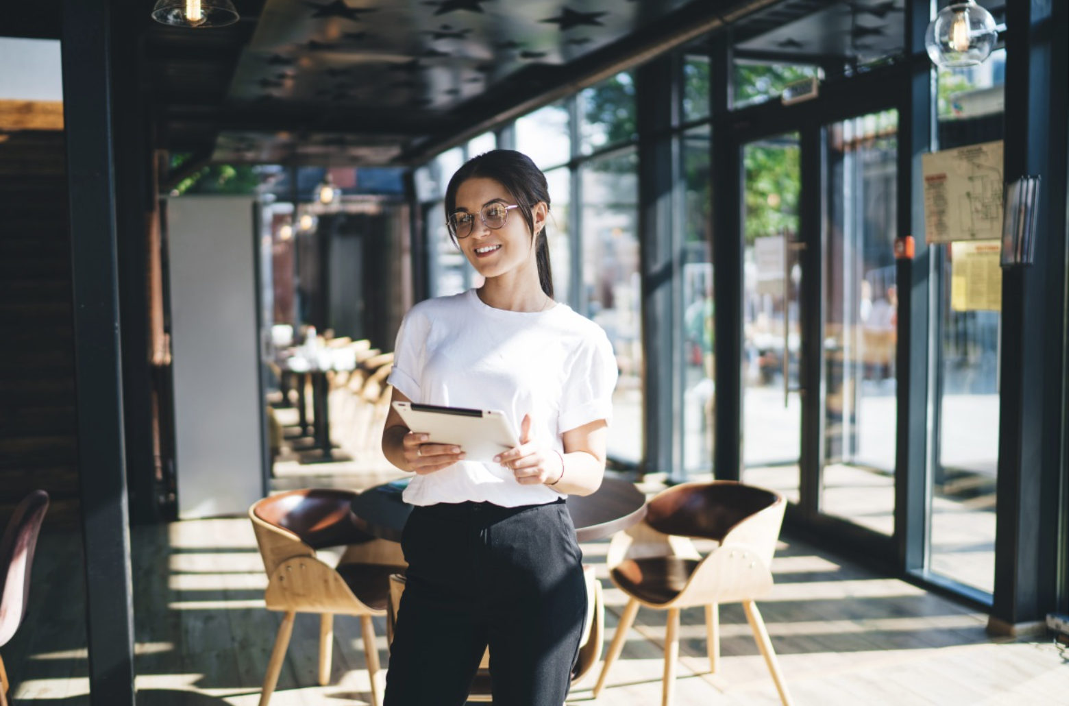 Chatbot vs Conversational AI for Restaurants: Key Differences, Pros & Cons