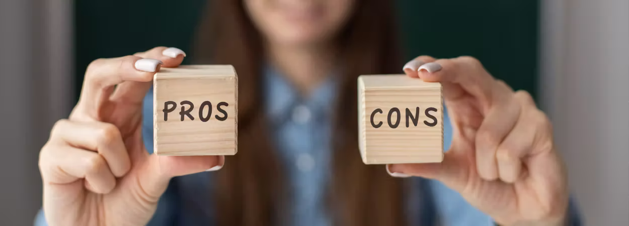 Side-by-side chart showing key features of Google Maps and Mapbox for use in custom map widgets