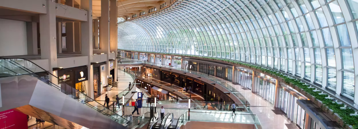 Photo of a modern shopping centre with multiple retail stores, illustrating how store locator tools help customers find shops nearby.