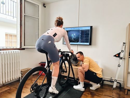 Analyse biomécanique 3D en temps réel avec capteurs STT 3DMA pendant le pédalage – CYCLISTMotion Annecy