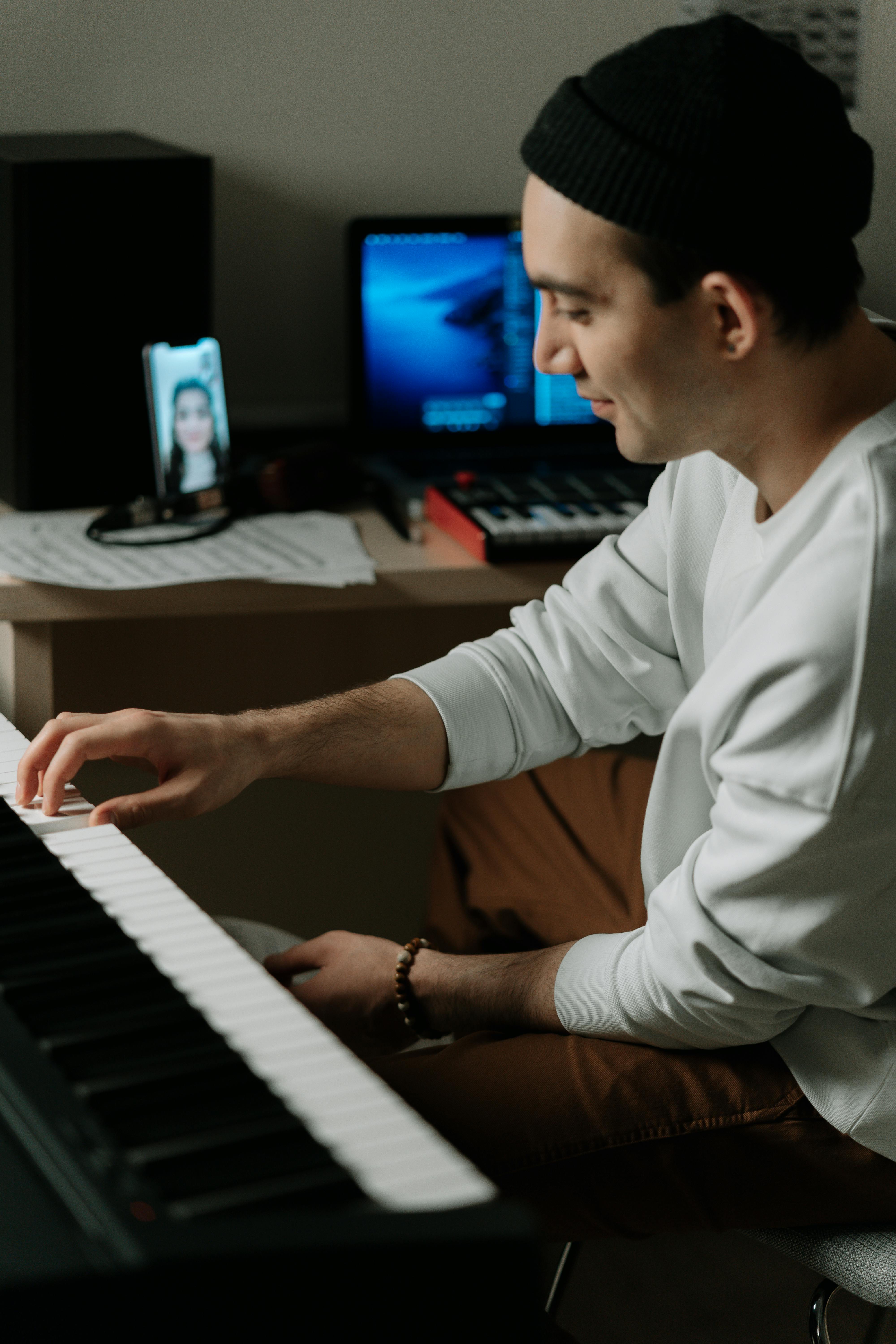 adult online piano lessons at home