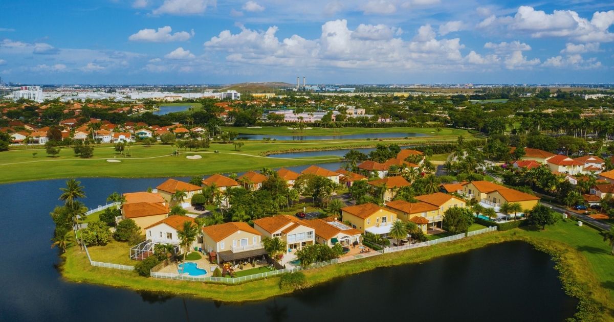 Smiling House Cleaner 1