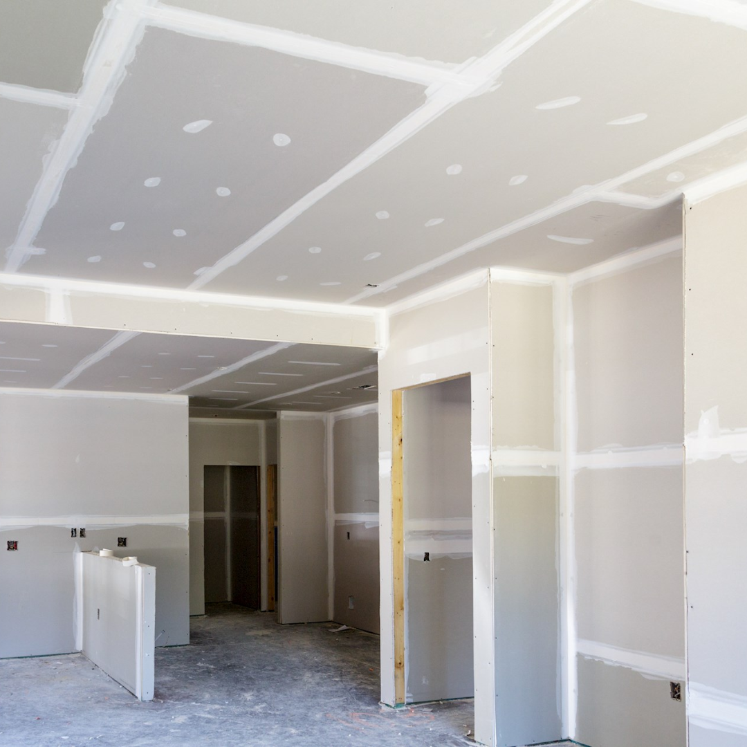 Wat is het verschil tussen nat en droog pleisterwerk?