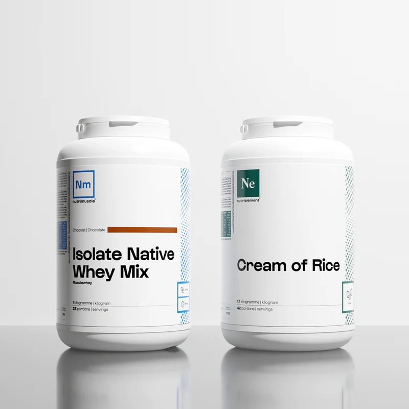 Deux pots de compléments alimentaires Nutrimuscle posés côte à côte