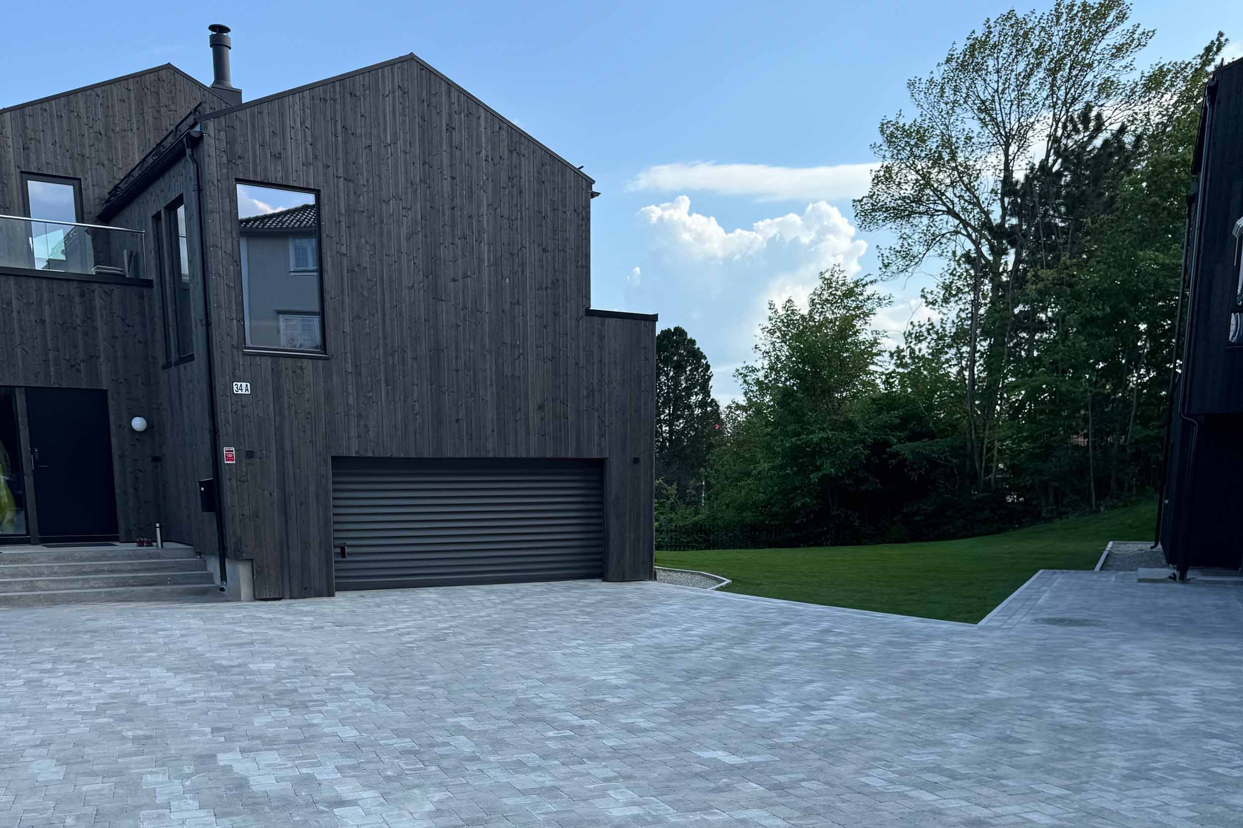 Belegningsstein og kantstein lagt av Perfekt hus og Hage
