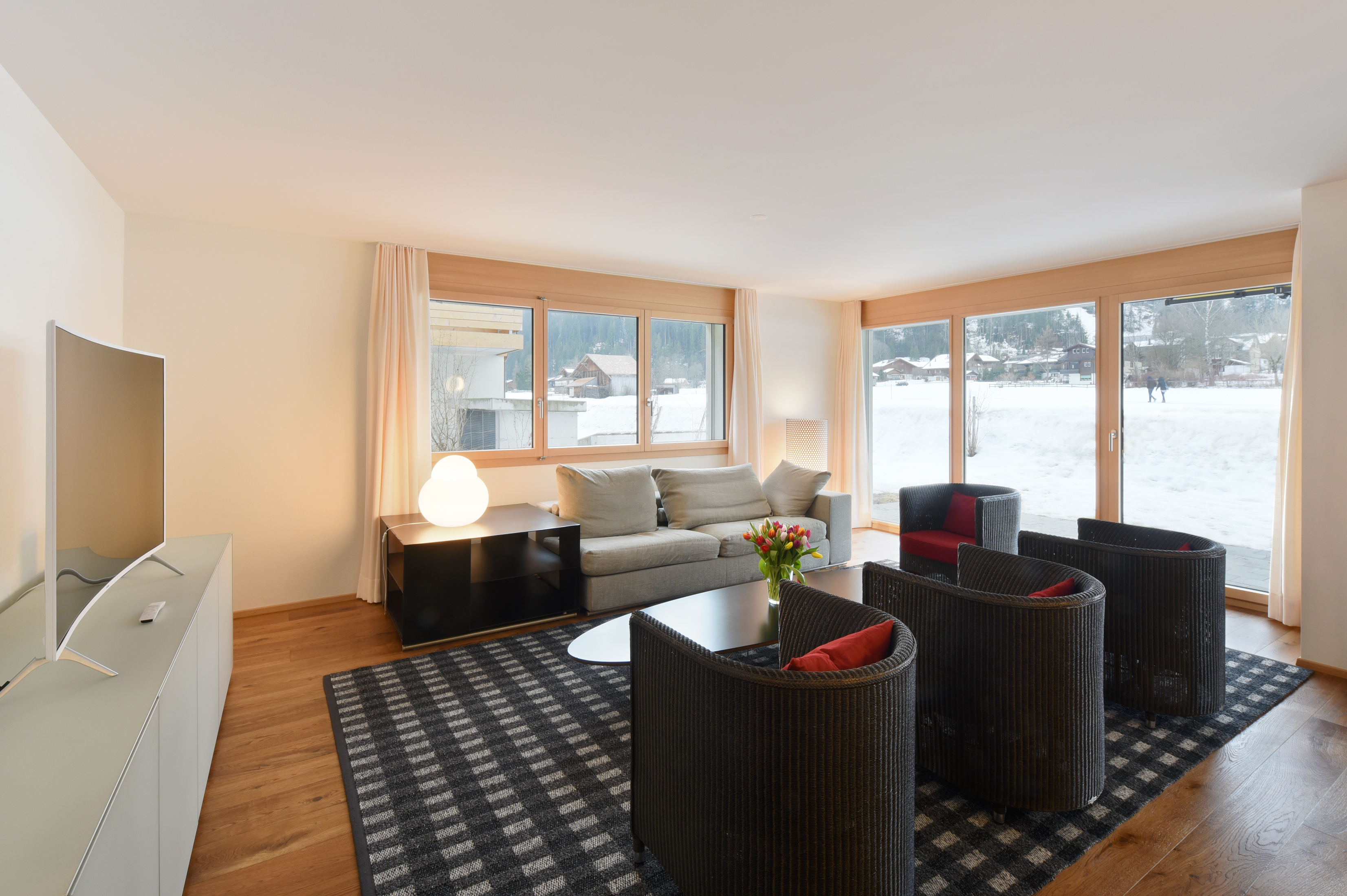 Deluxe 2-bedroom Apartment