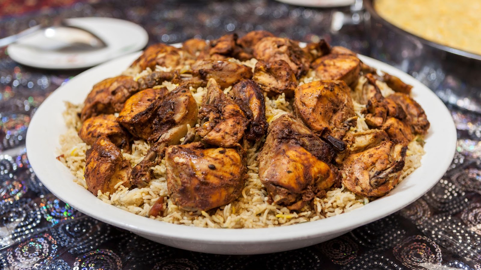 Emirati Plates That Tell the Story of Tradition