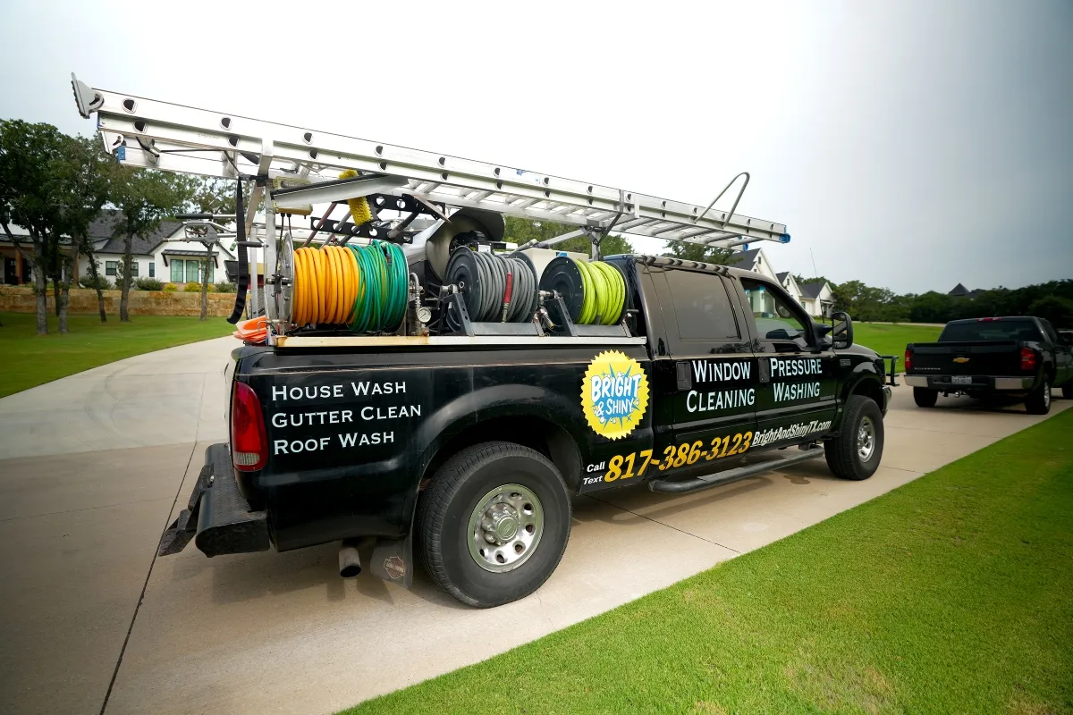 Homeowner requesting a free residential window cleaning services quote