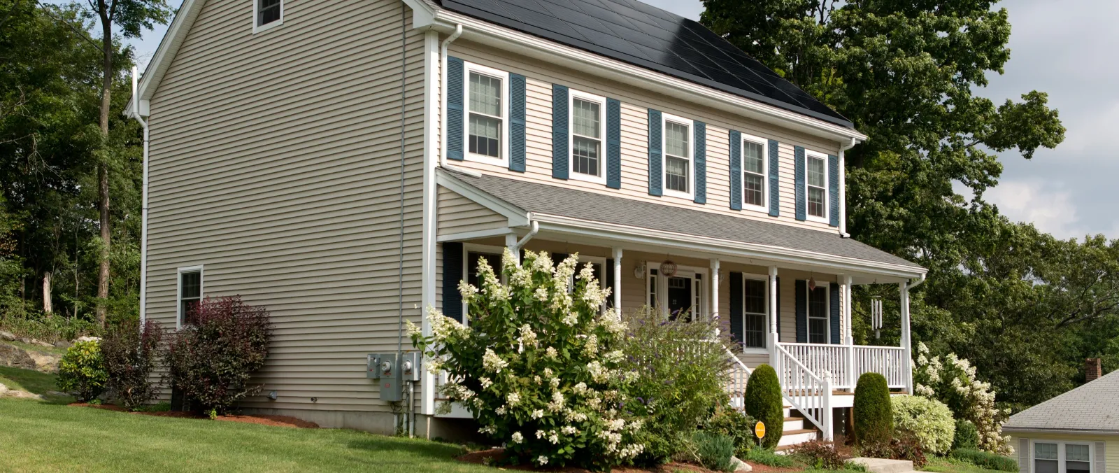 A home in Florida with brand new siding installed by PMB Property Improvements