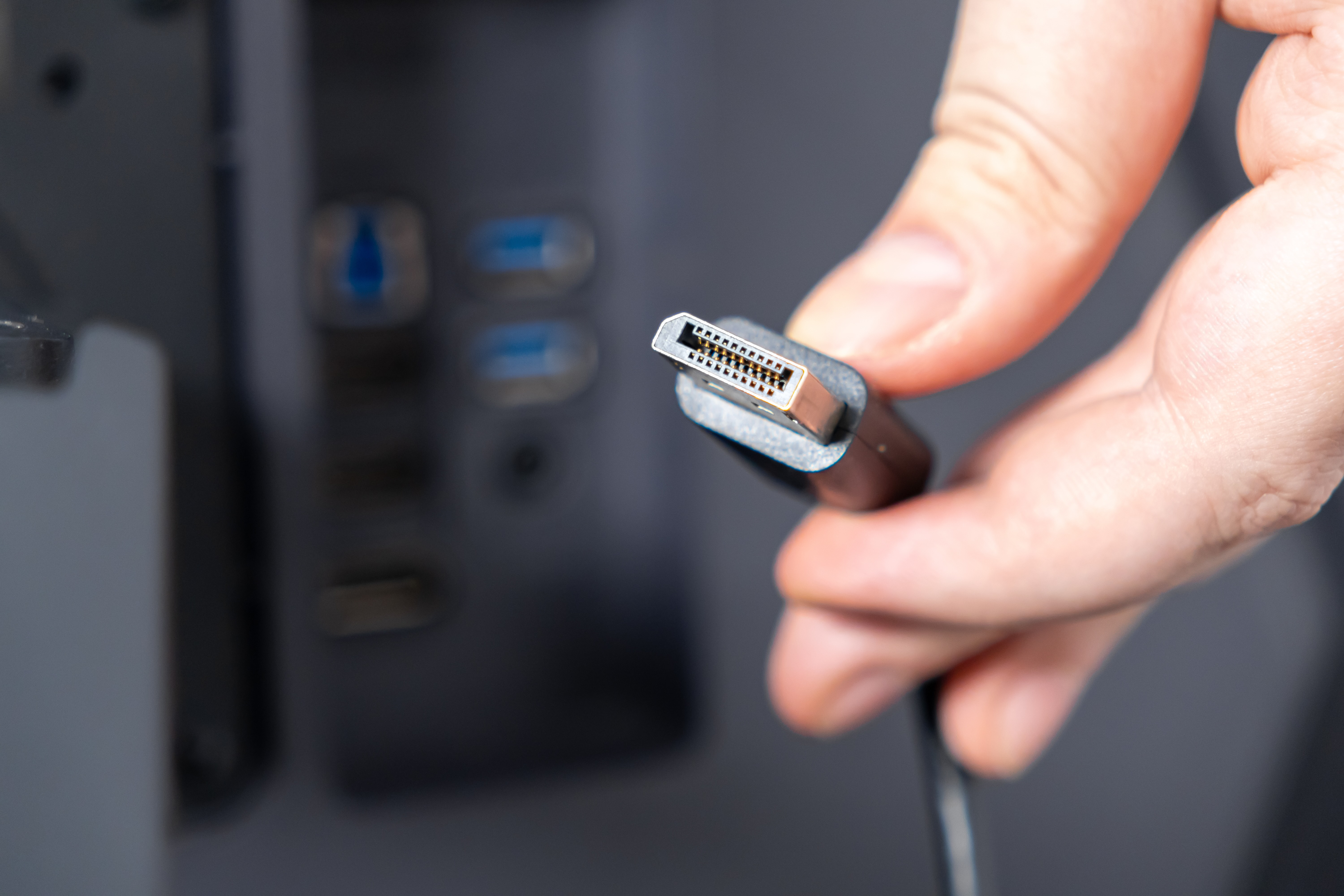 DisplayPort 2.1 Cables for 8K, 4K 240Hz, and USB-C Setups