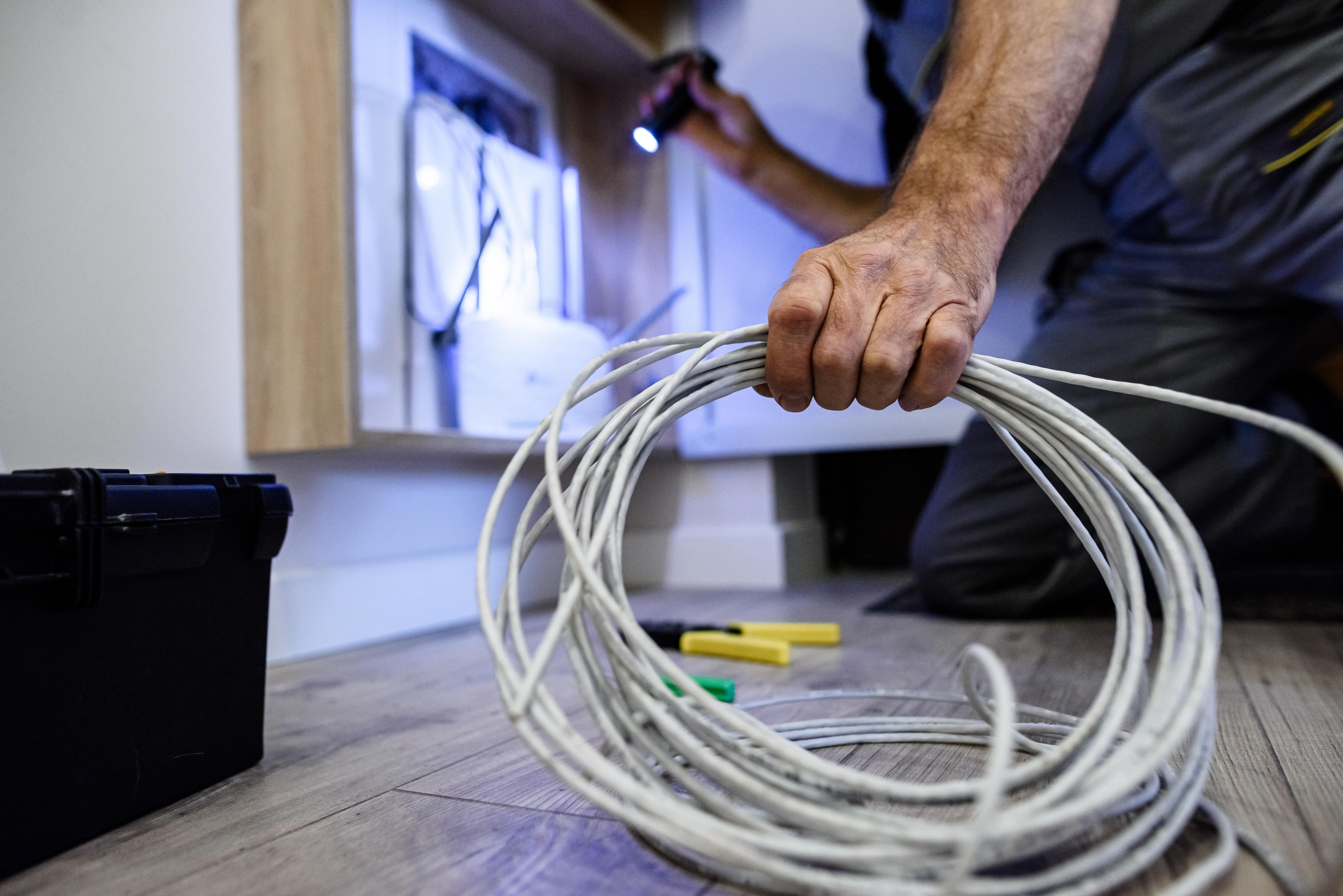 Ethernet Cable Grounding and Placement in Consumer Setups