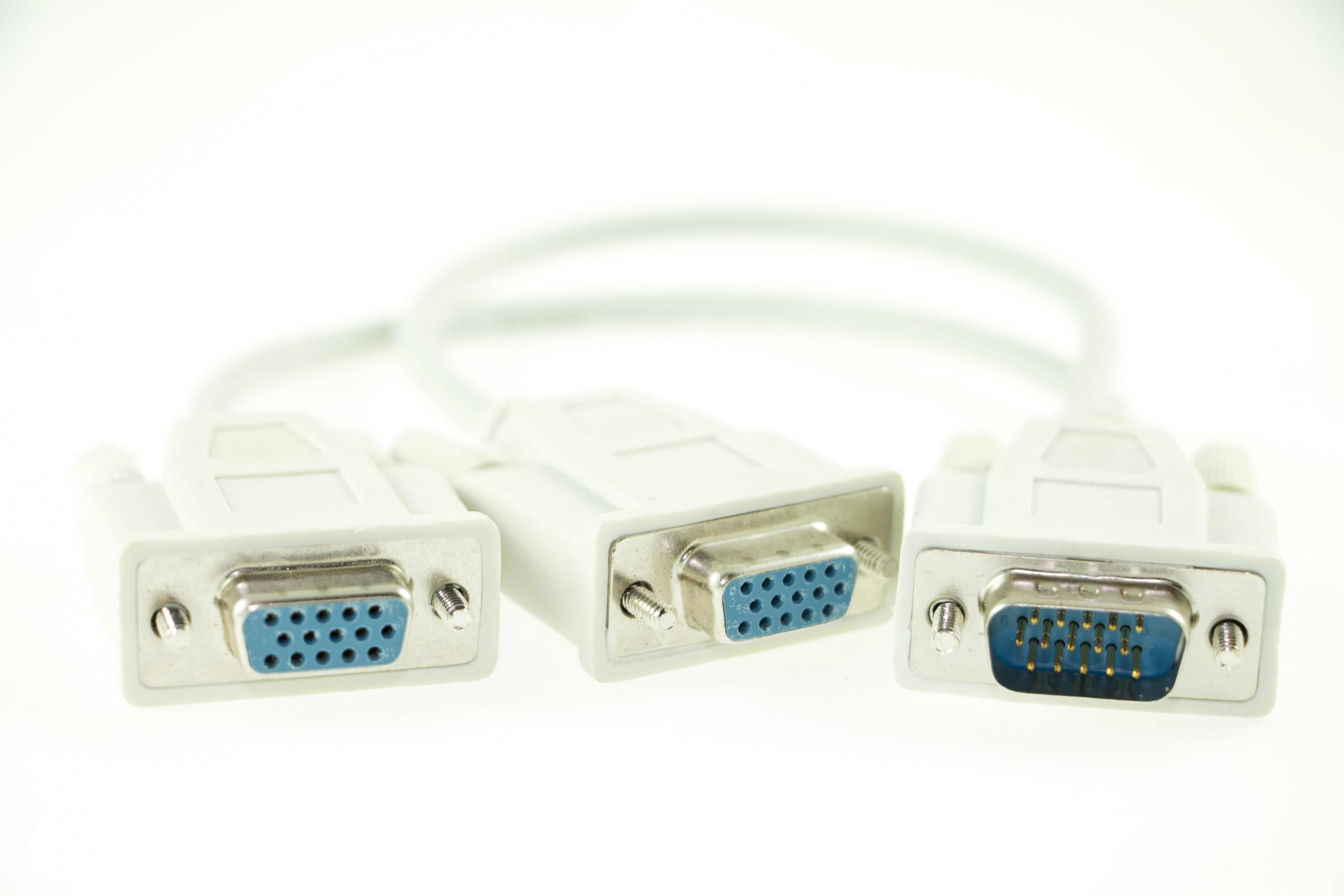 Cable VGA Splitter: One Source, Multiple Displays
