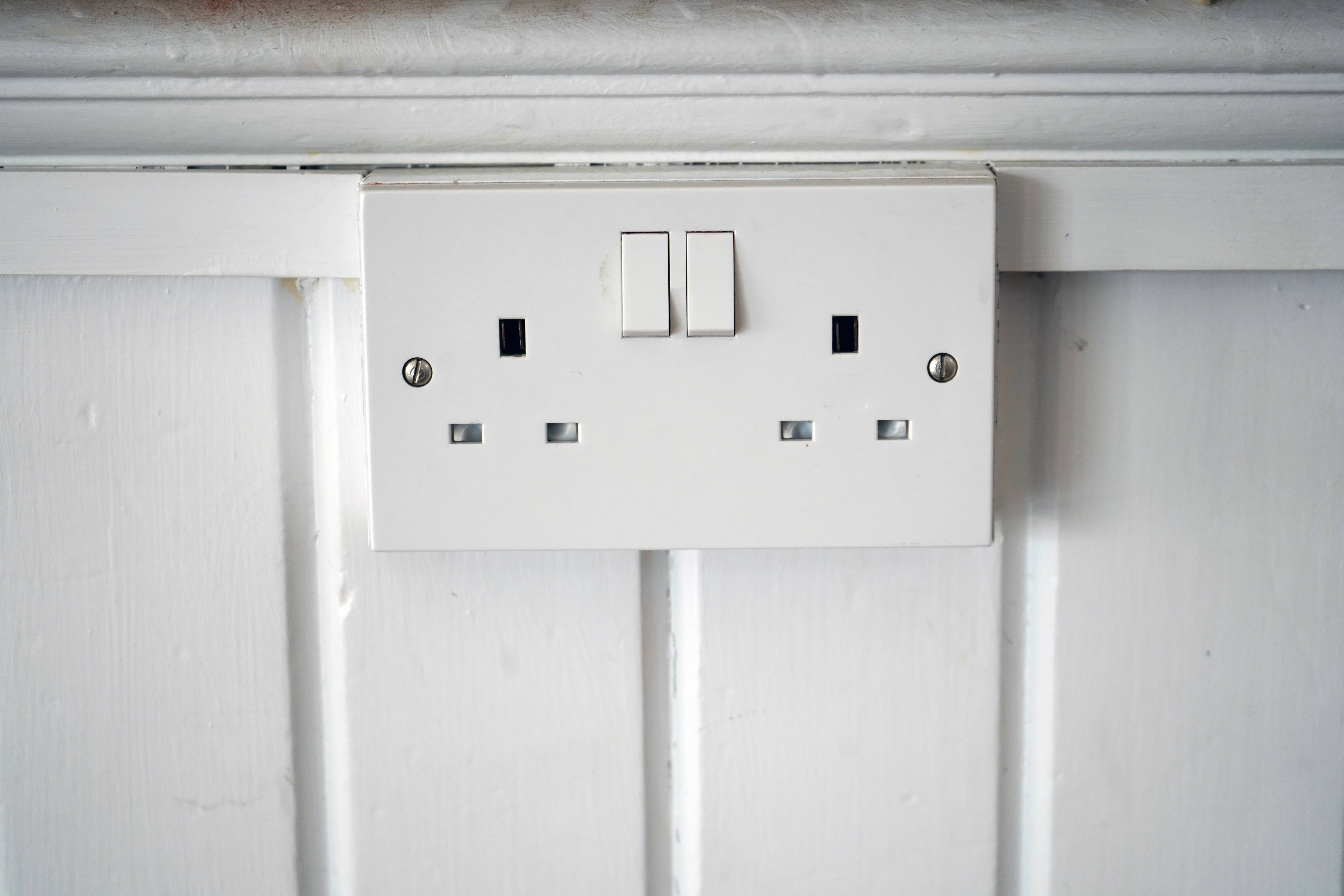 Wiring Two Switches One Box With a Shared Ground