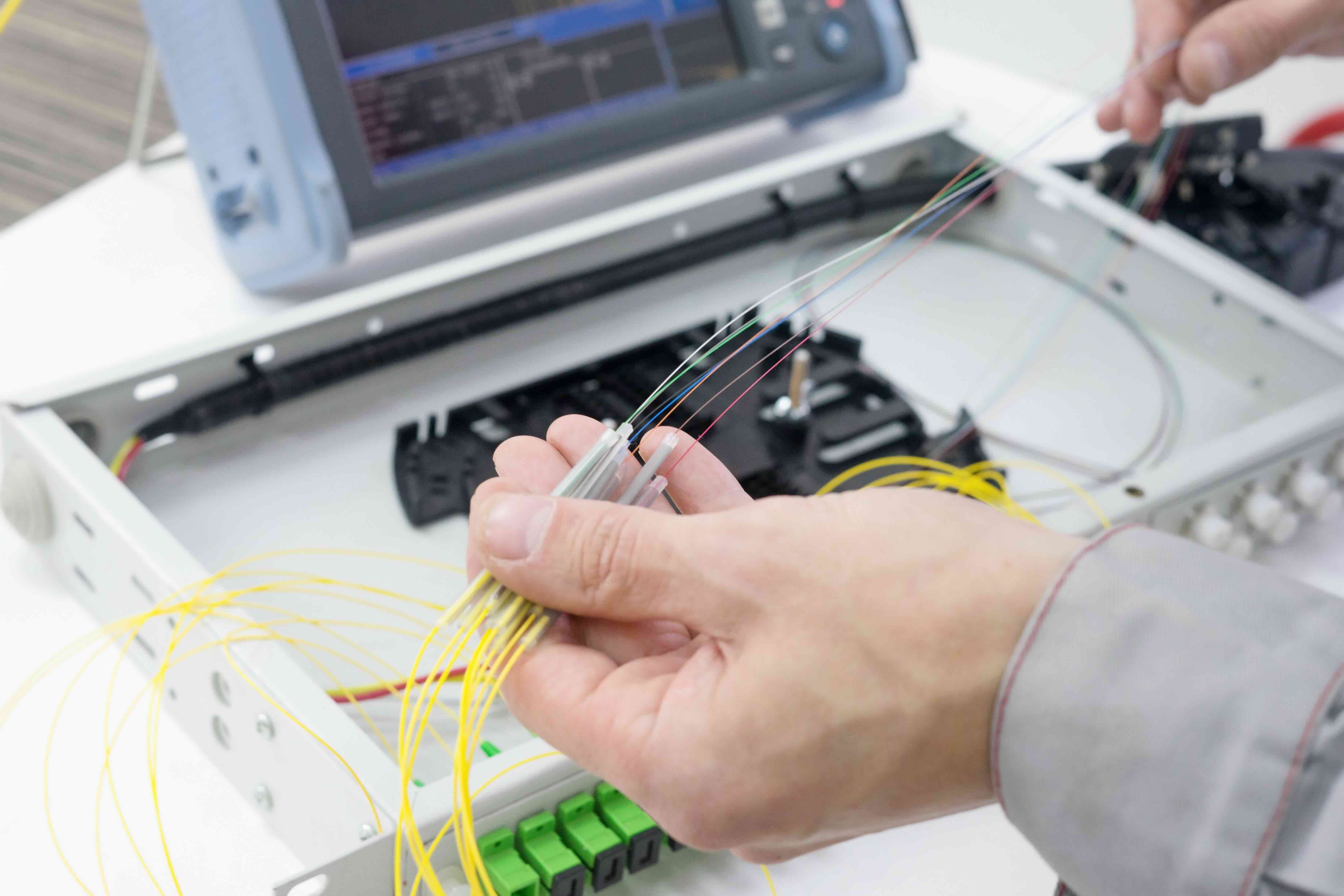 Fiber Optic Installation Guide: Types, Tips & Best Practices