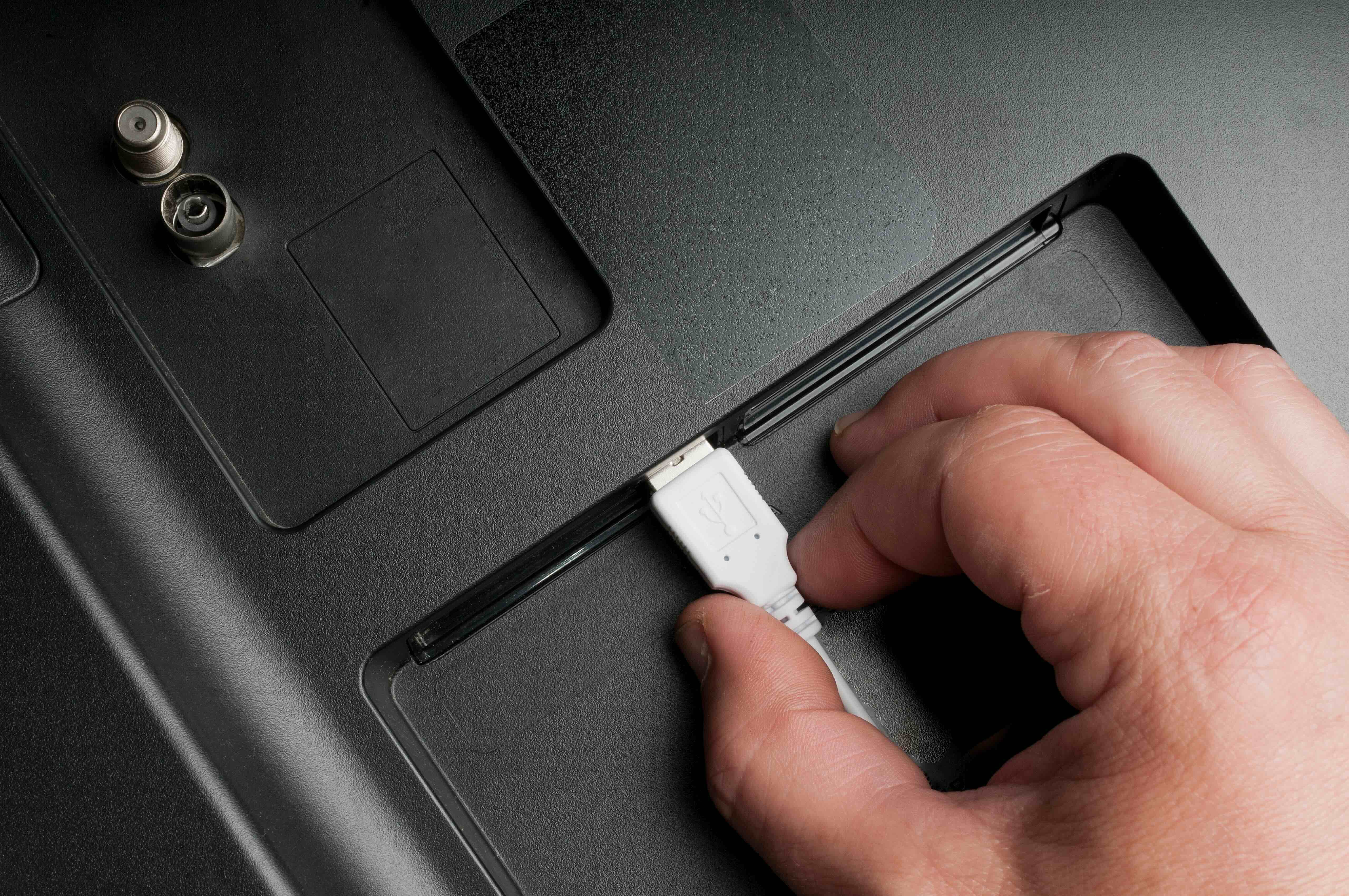 How to Connect a PC to a TV with HDMI: Full Guide