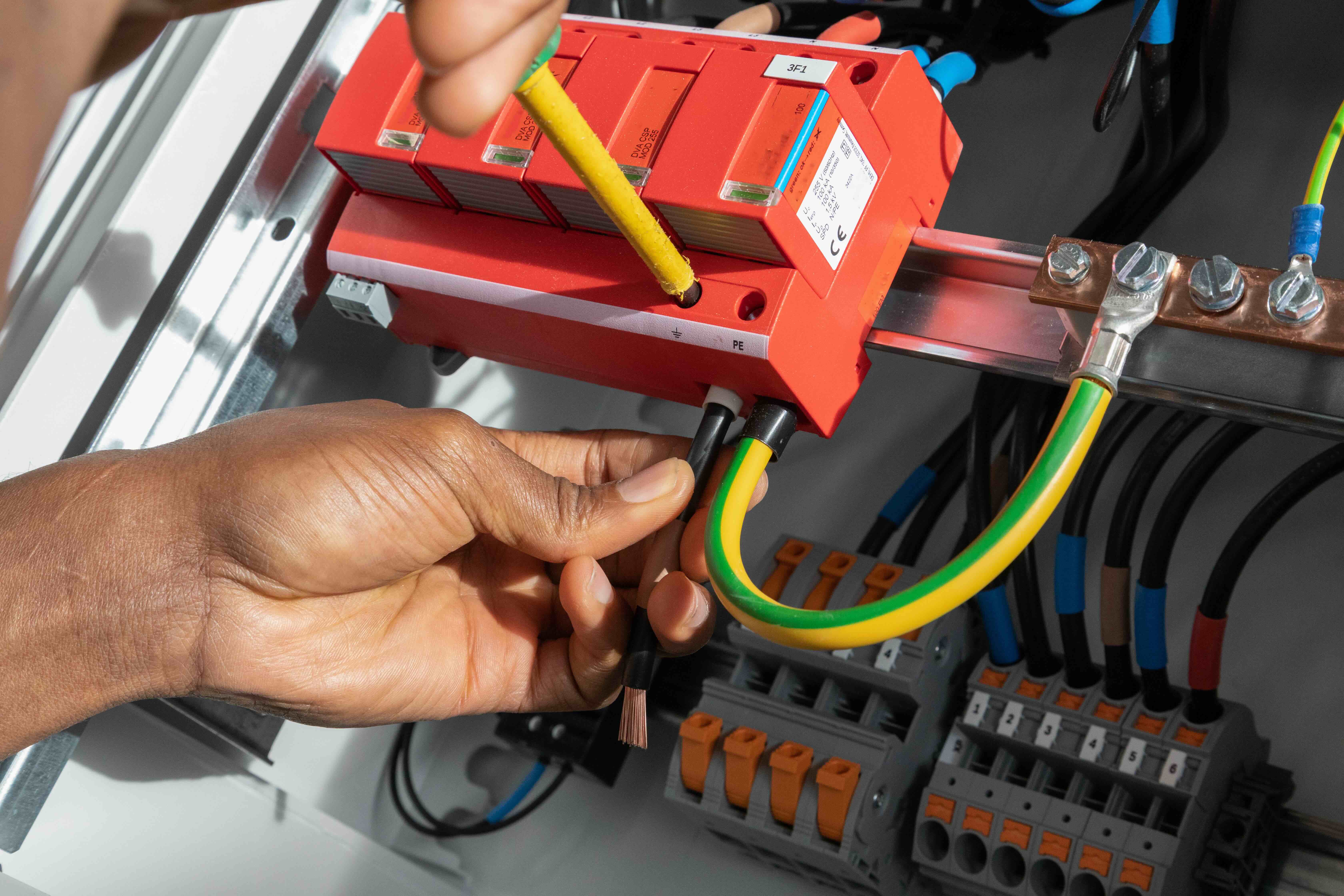 Cables and Grounding in Tech: Your Complete Guide