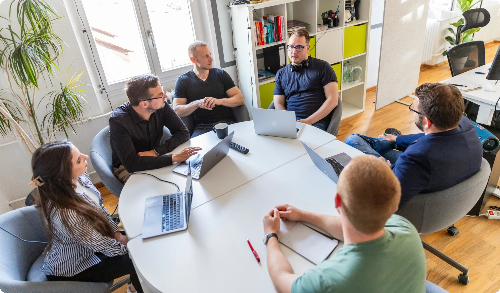 VITAS Mitarbeiter diskutieren im Plenum