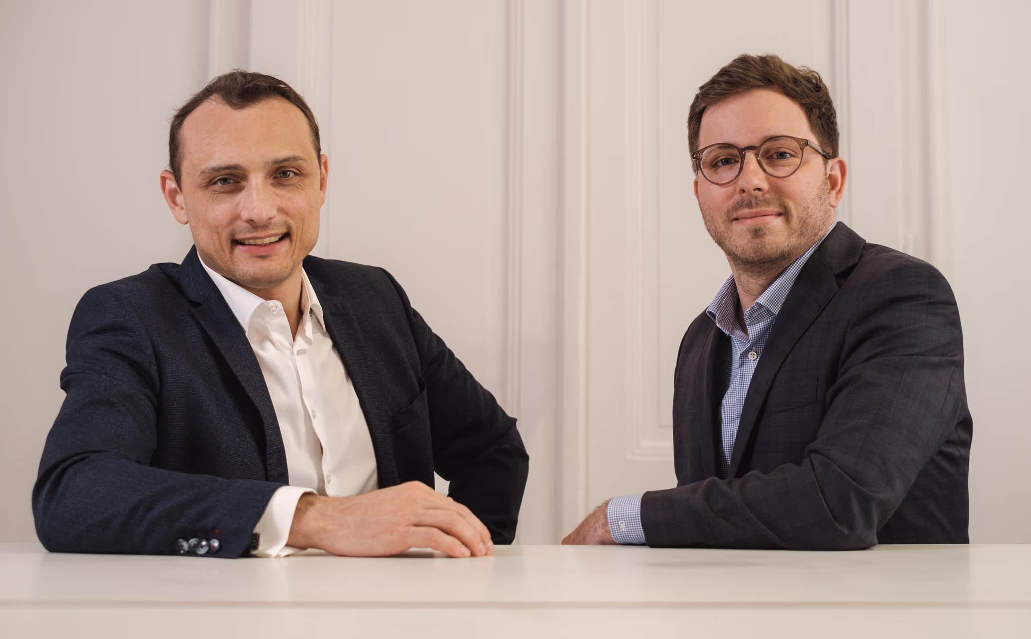 Zakládající partneři advokátní kanceláře Kopecký Hála při pracovní poradě