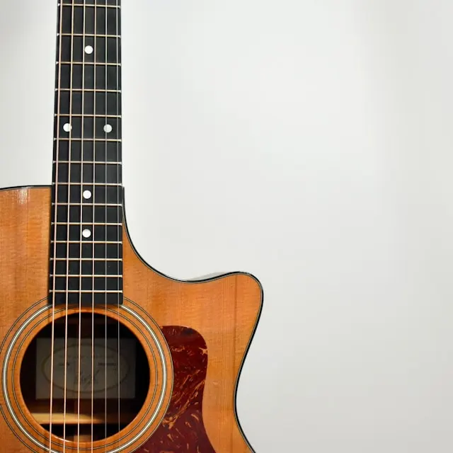 An acoustic huitar