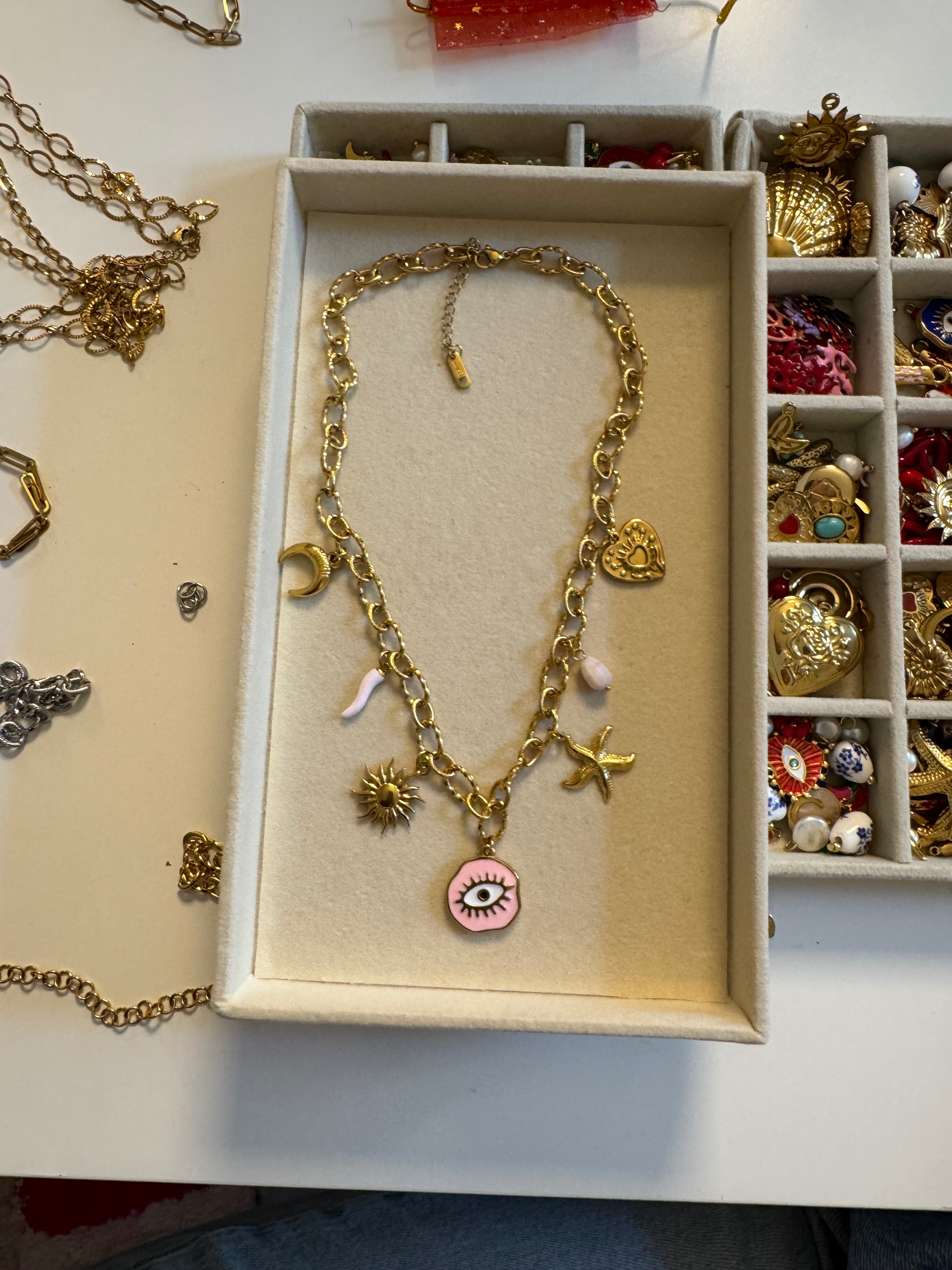 Création de collier à charms - Image 7