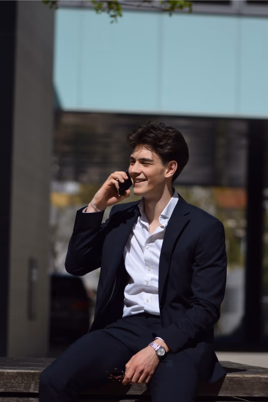 Matthias Wurzer telefonierend