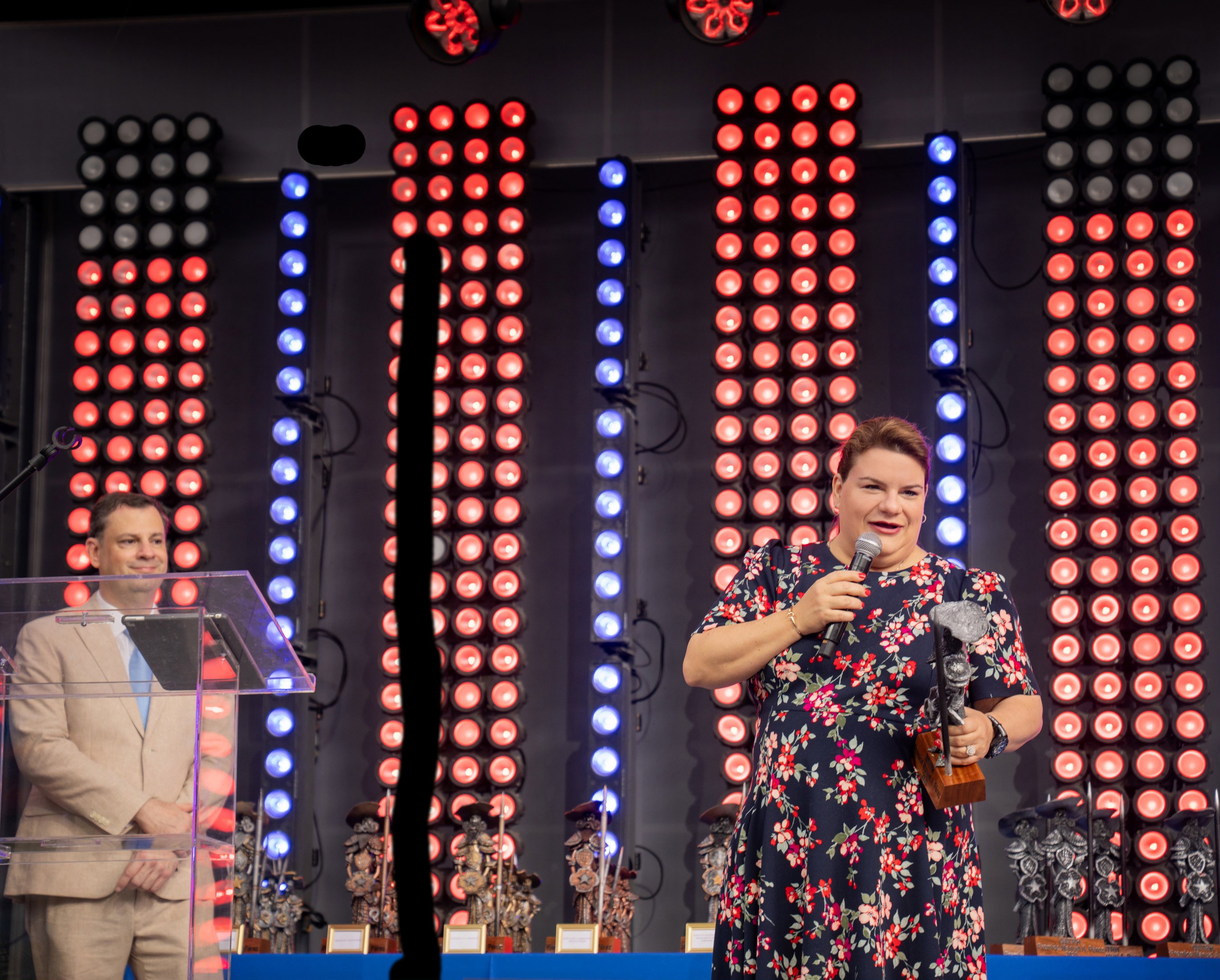 Gobernadora Jenniffer González Colón Habla al publico presente