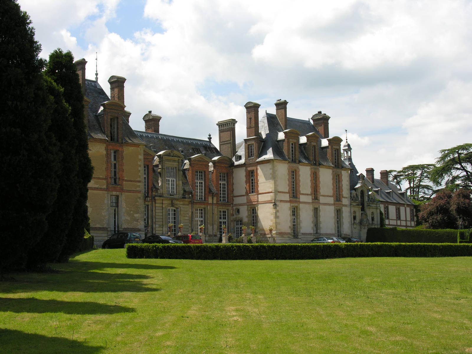 Château de Thoiry ensoleillé et ses espaces verts