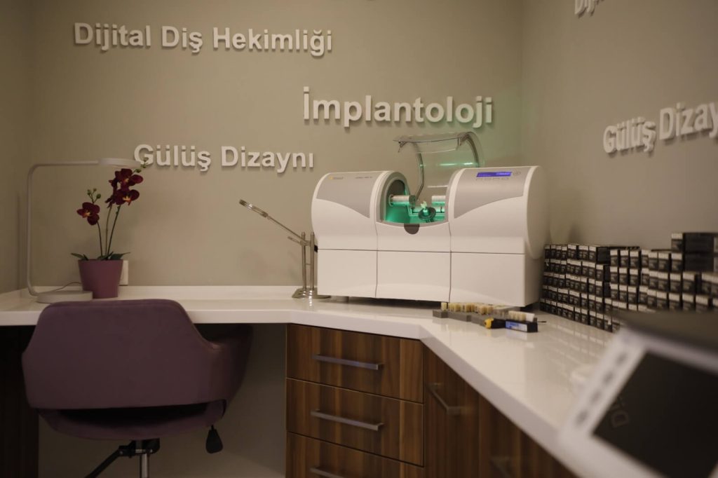 Cad Cam destekli dijital diş hekimliği sayesinde tedavi süreleri kısamıştır.