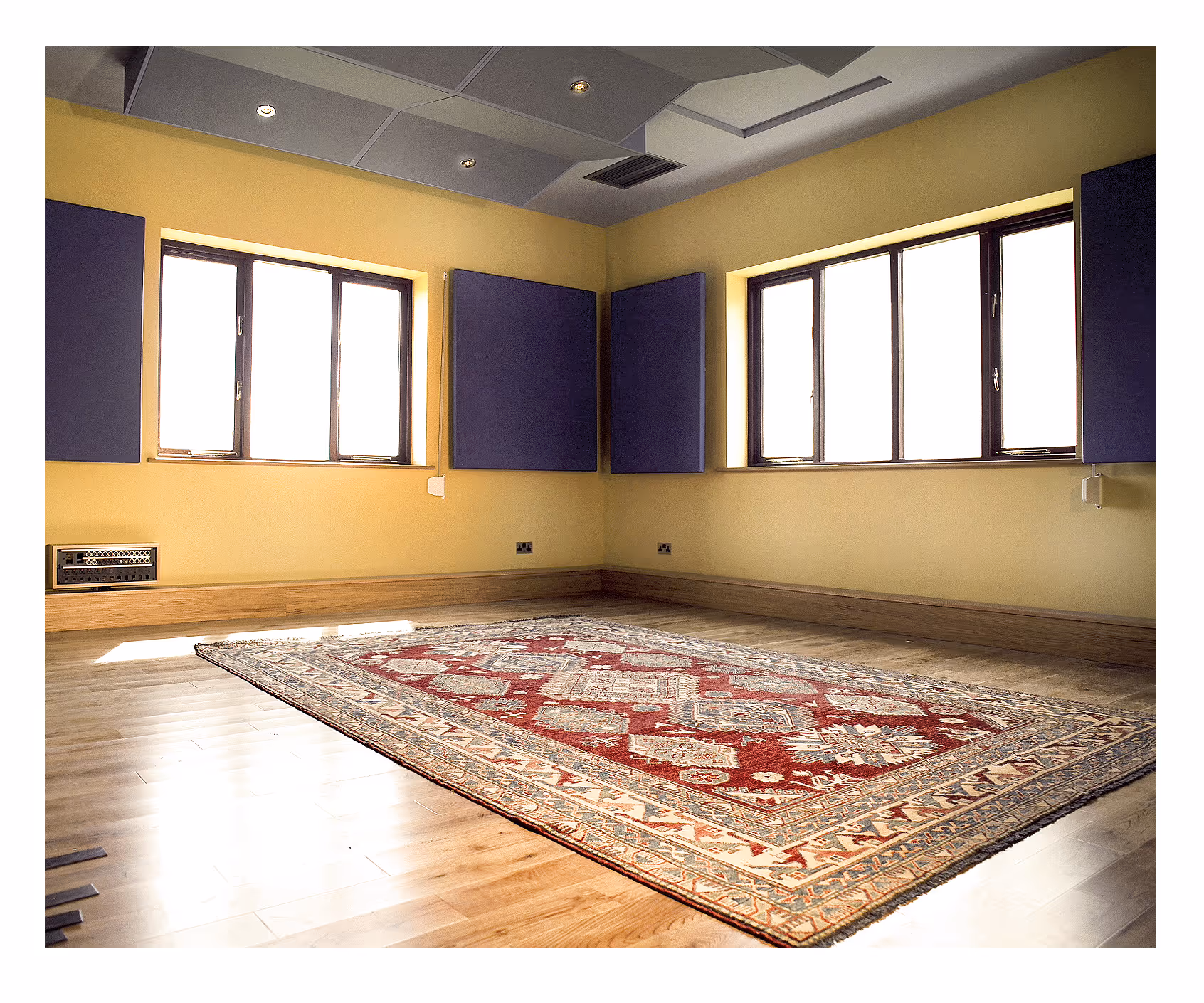 Far Heath - White Mark designed live room