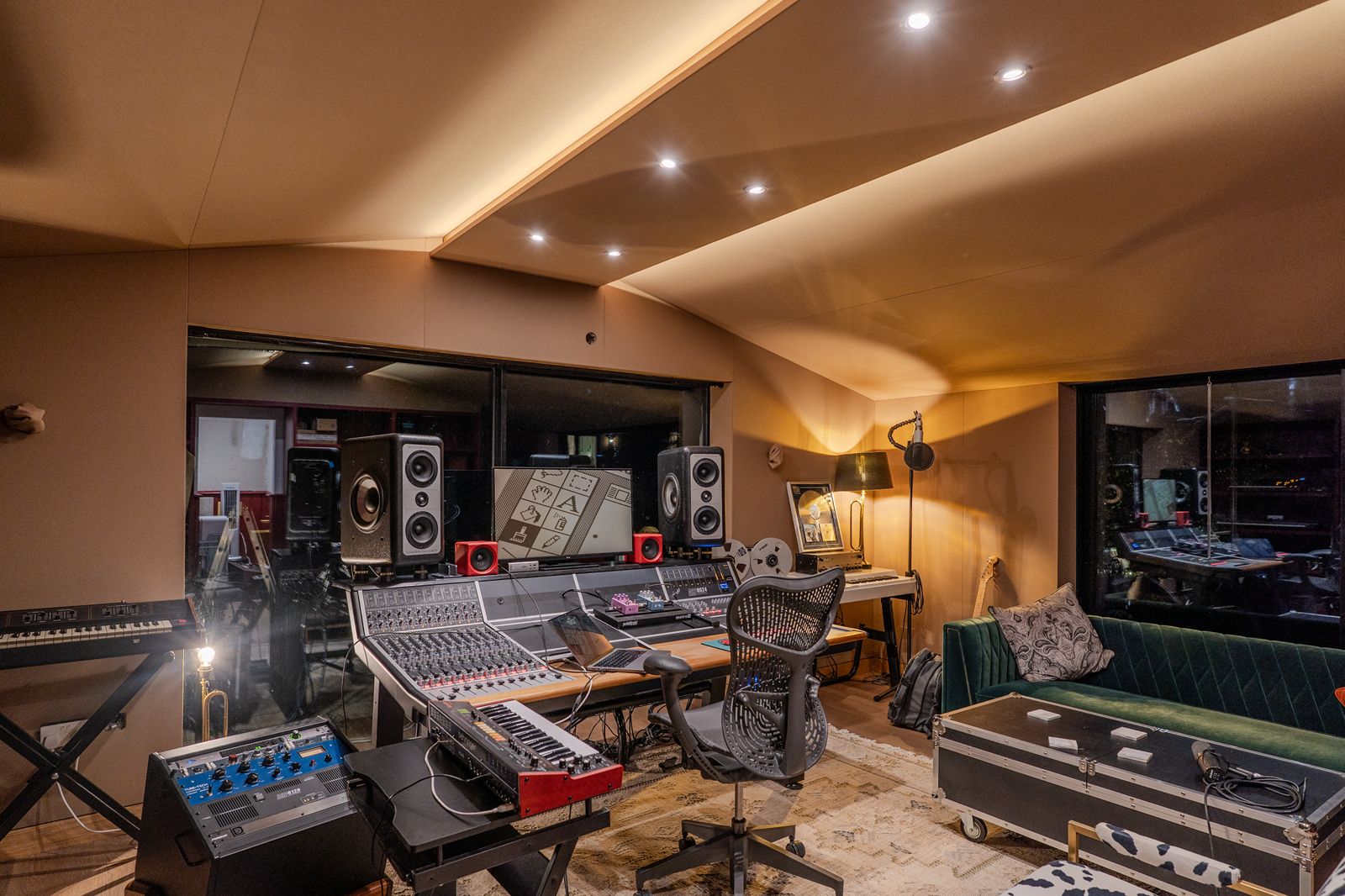 Nick Gale Digital Farm Animals Private music production studio