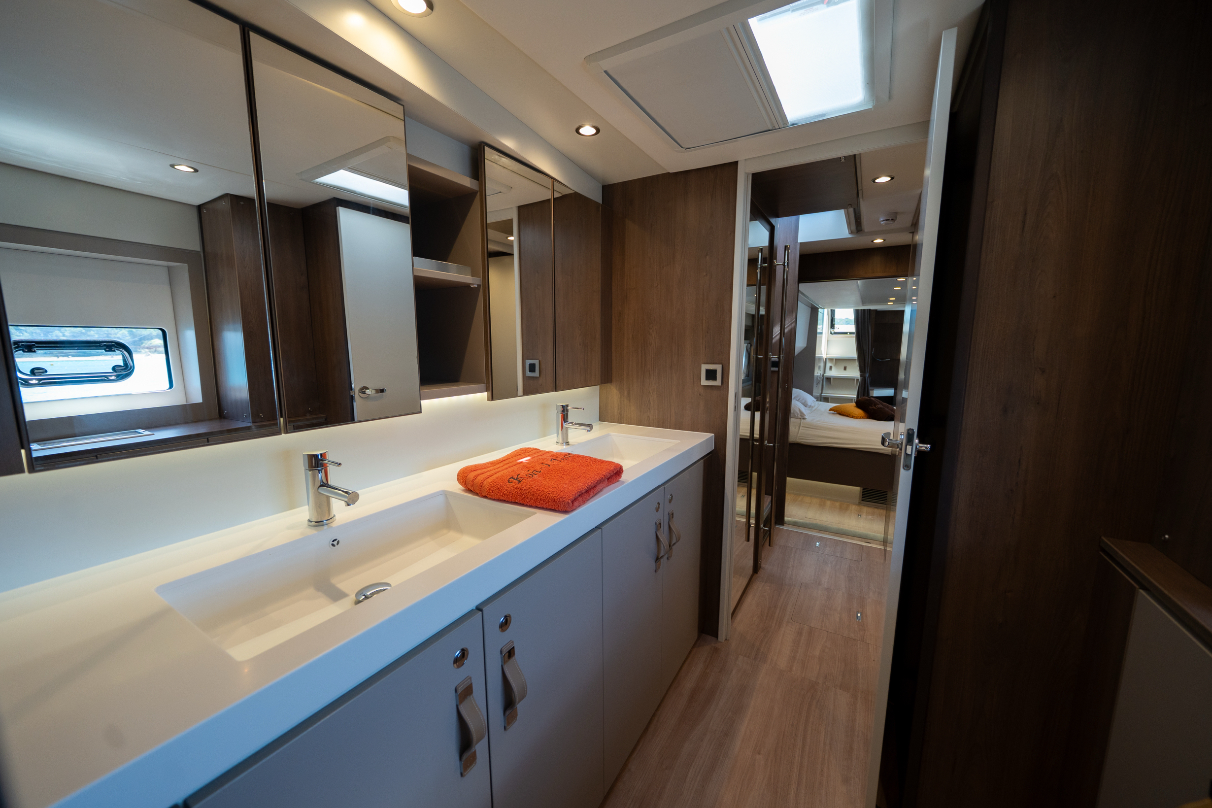 Photo intérieur, salle de bain de la cabine master