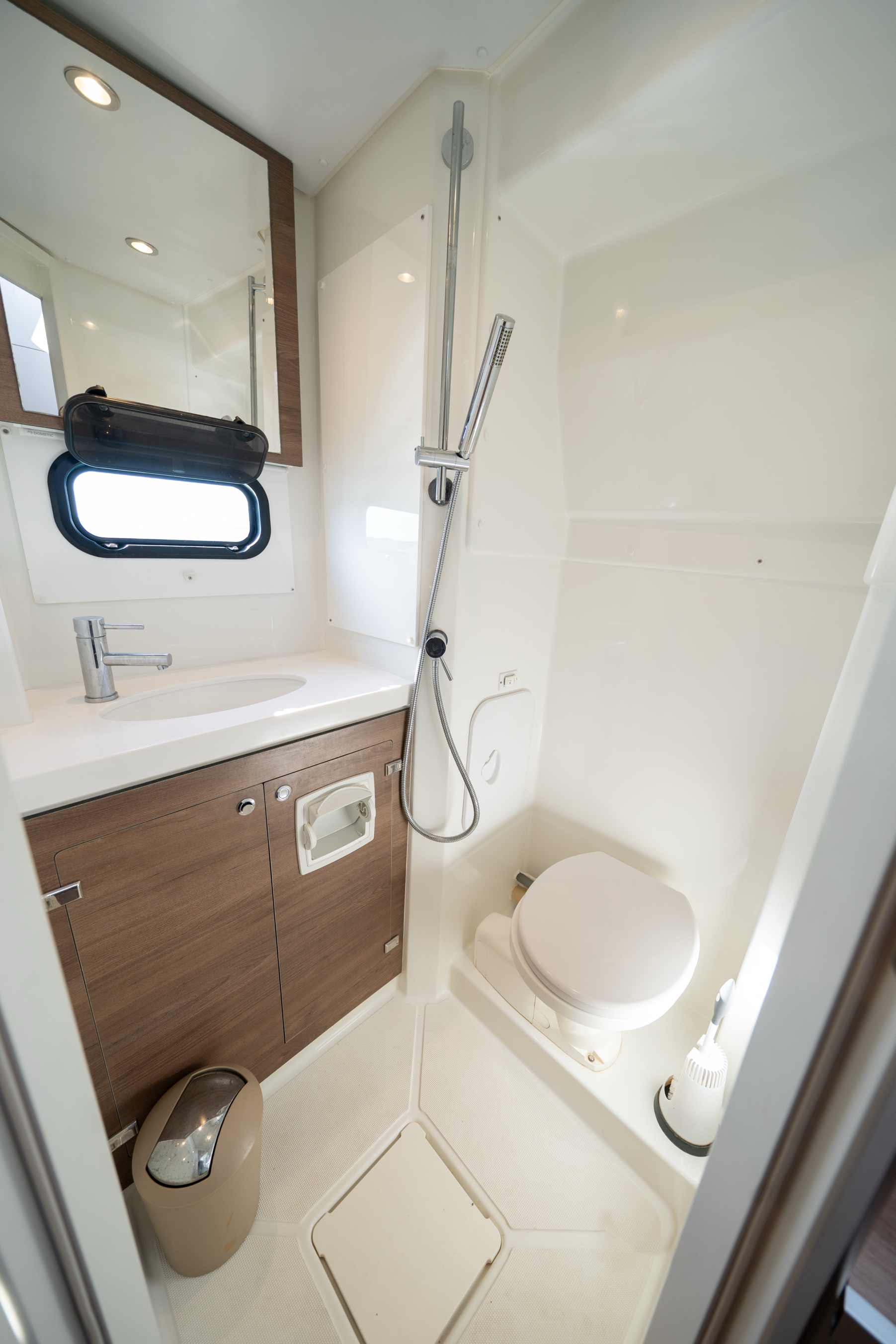 Photo interieur, salle de bain d'une cabine