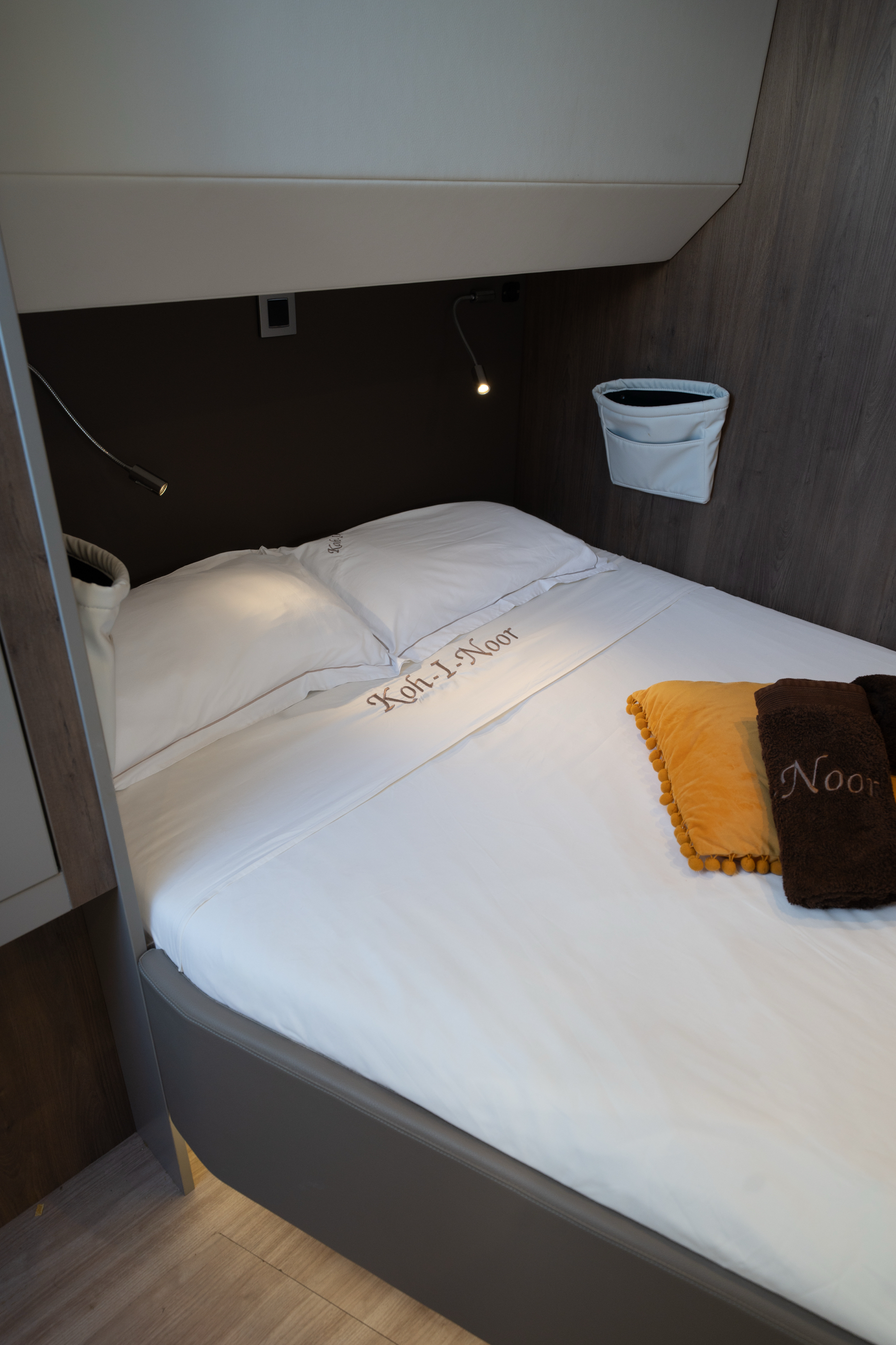 Photo interieur, lit d'une cabine