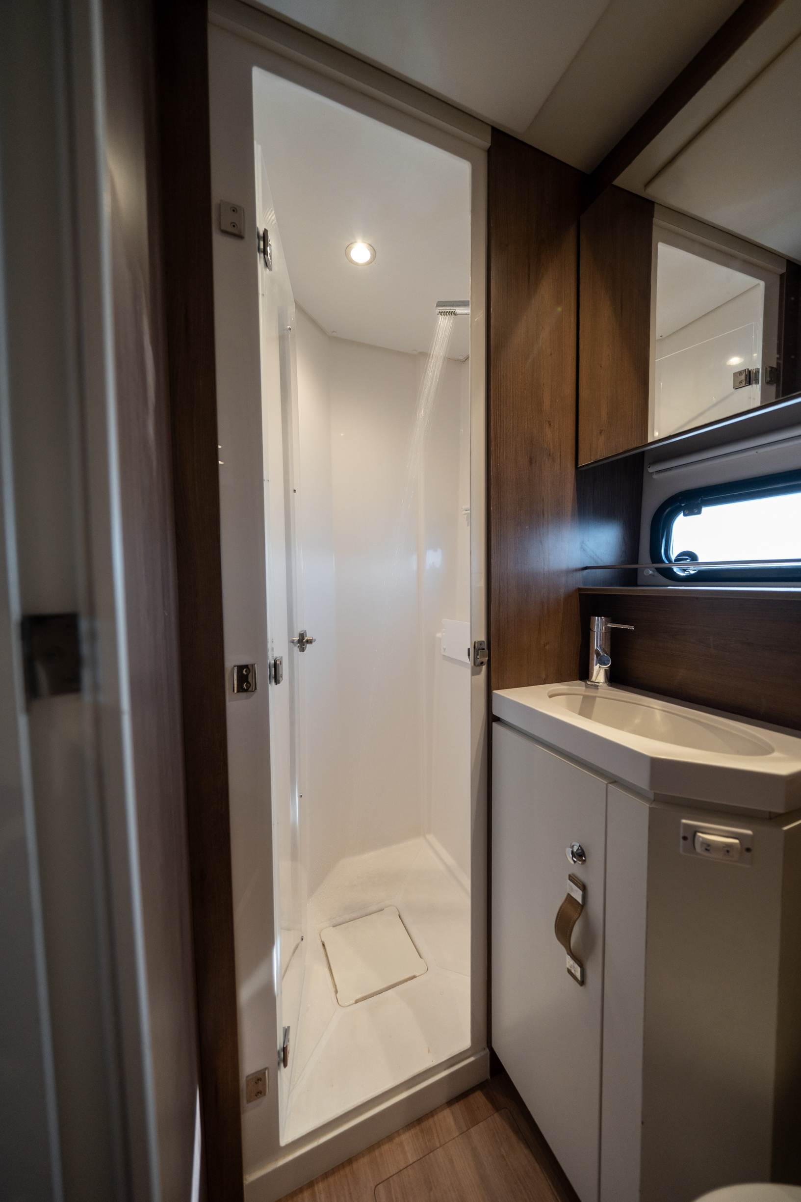 Photo interieur, salle de bain d'une cabine
