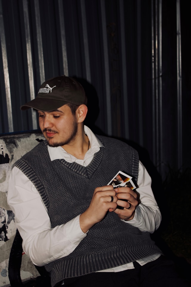 <subject>[headshot] image of customer (for a productivity tools business)</subject>