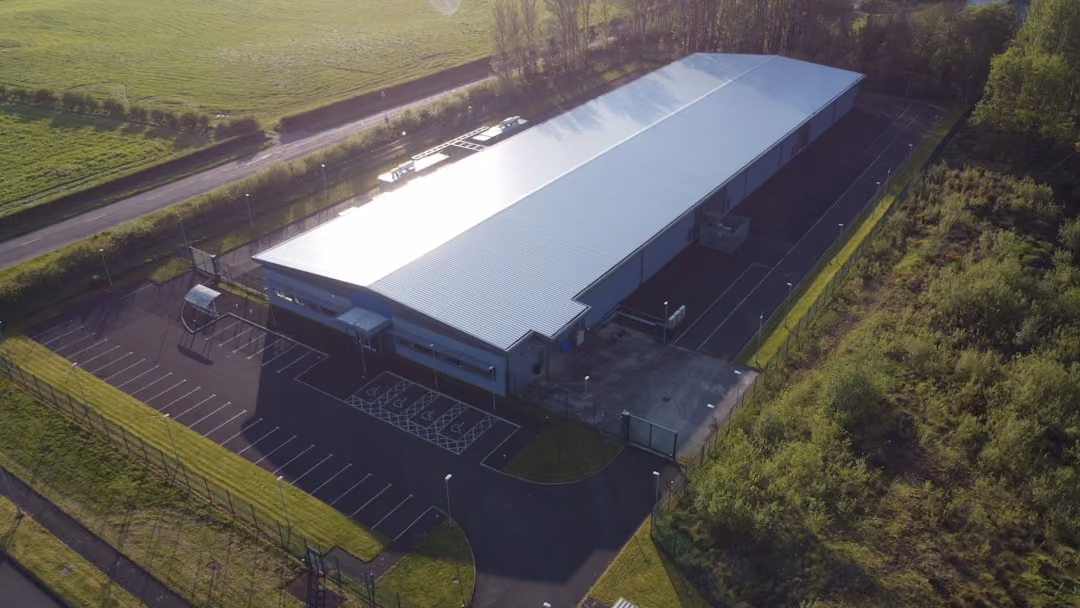 Discover top industrial flat roofing systems like TPO, EPDM & PVC for Northeast facilities. Compare costs, longevity & choose the best for Queens & Long Island.