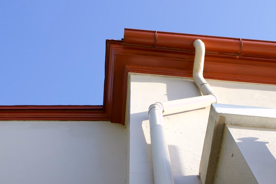 Discover top gutter installation contractors for Long Island & Queens. Seamless aluminum/copper gutters prevent leaks, rot & flooding. Get pro install now!