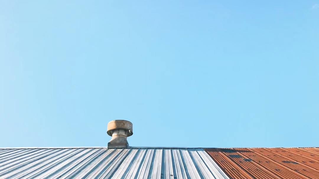 Discover industrial roof replacement in Long Island & Queens. Expert guide for Port Washington, Flushing, Bayside, Locust Valley, Manhasset facilities—save energy, ensure safety!