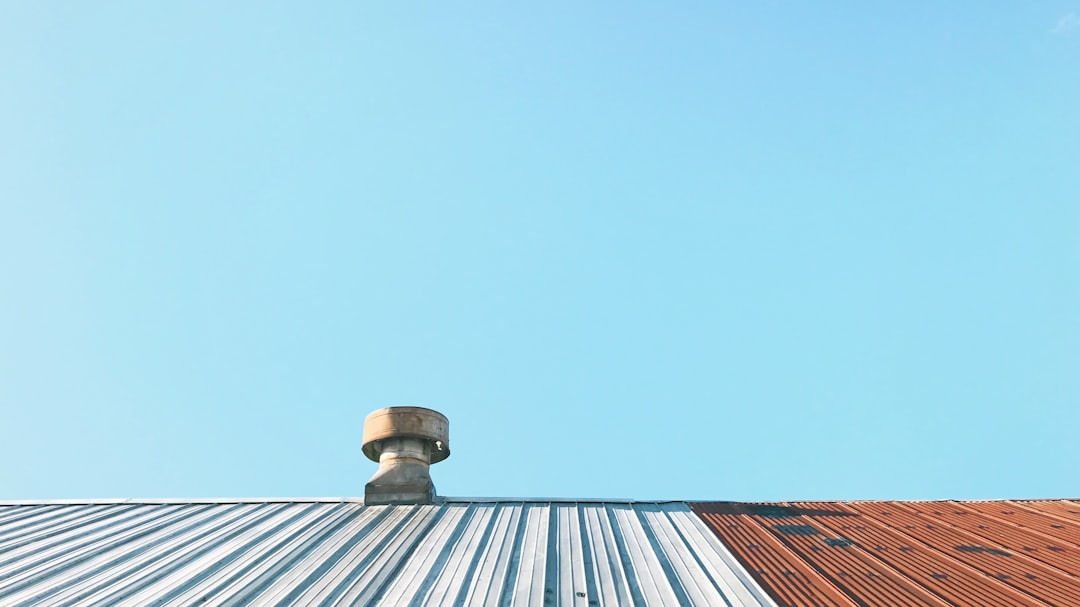 Discover industrial roof replacement in Long Island & Queens. Expert guide for Port Washington, Flushing, Bayside, Locust Valley, Manhasset facilities—save energy, ensure safety!
