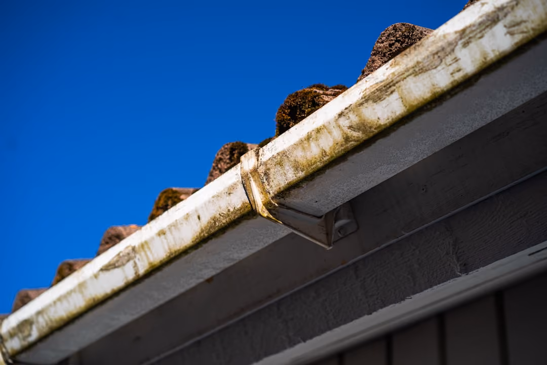 Discover top seamless gutter contractors in Long Island & Queens. Serving Port Washington, Manhasset, Flushing, Bayside, Locust Valley with expert installation.