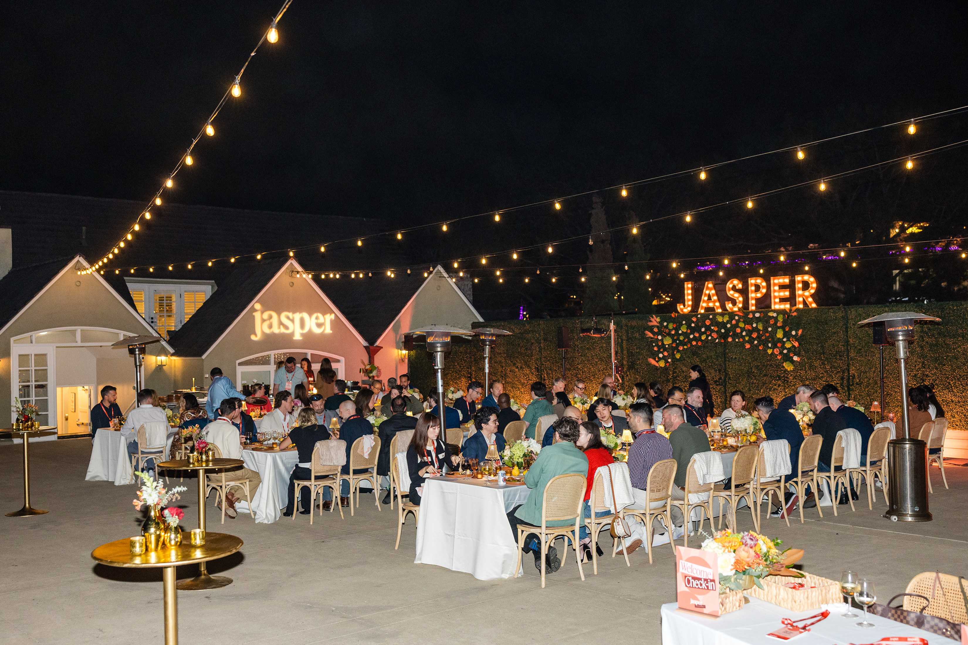 Attendees at Jasper Assembly gathered for dinner.
