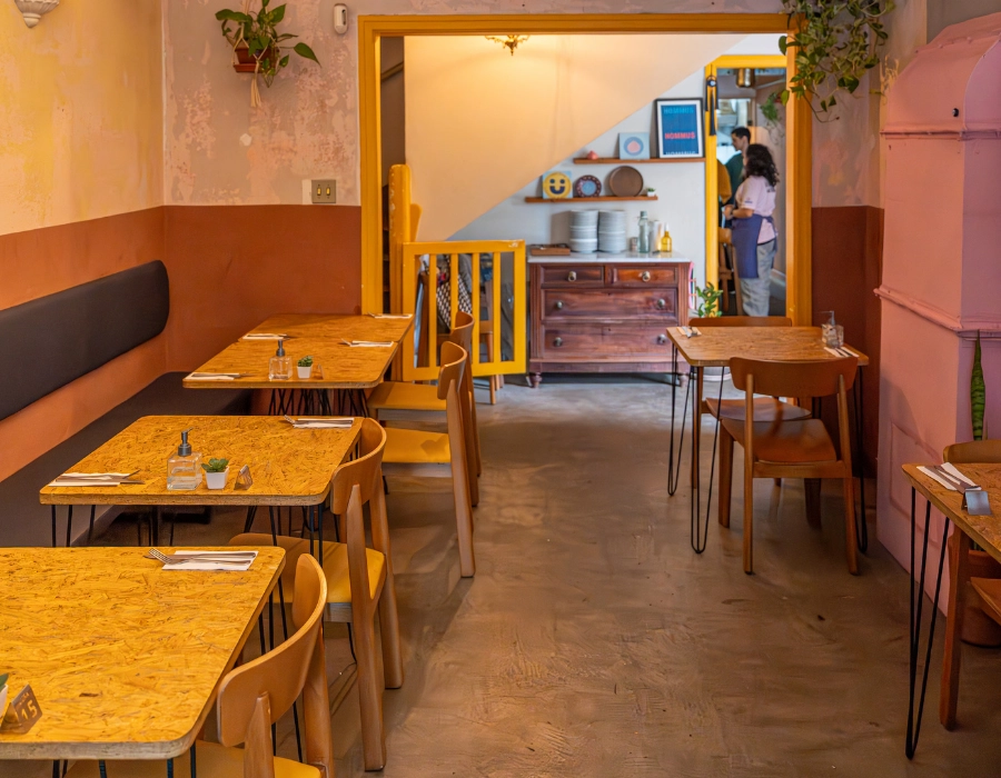 Make Hommus Not War Fachada