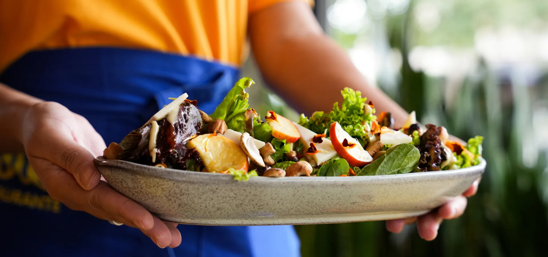 Pegando leve (mas nem tanto): uma seleção de saladas que valem por uma refeição