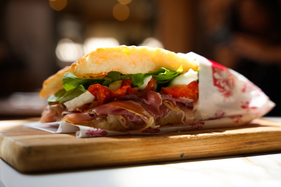 Restaurante Toscana Focacceria Sanduíches italianos bem recheados na focaccia